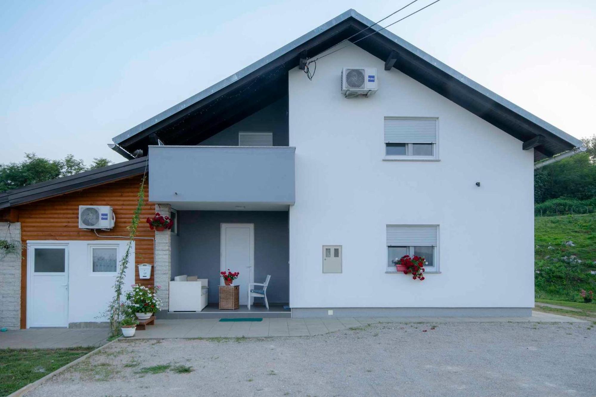 Apartment Nina Слуни Екстериор снимка