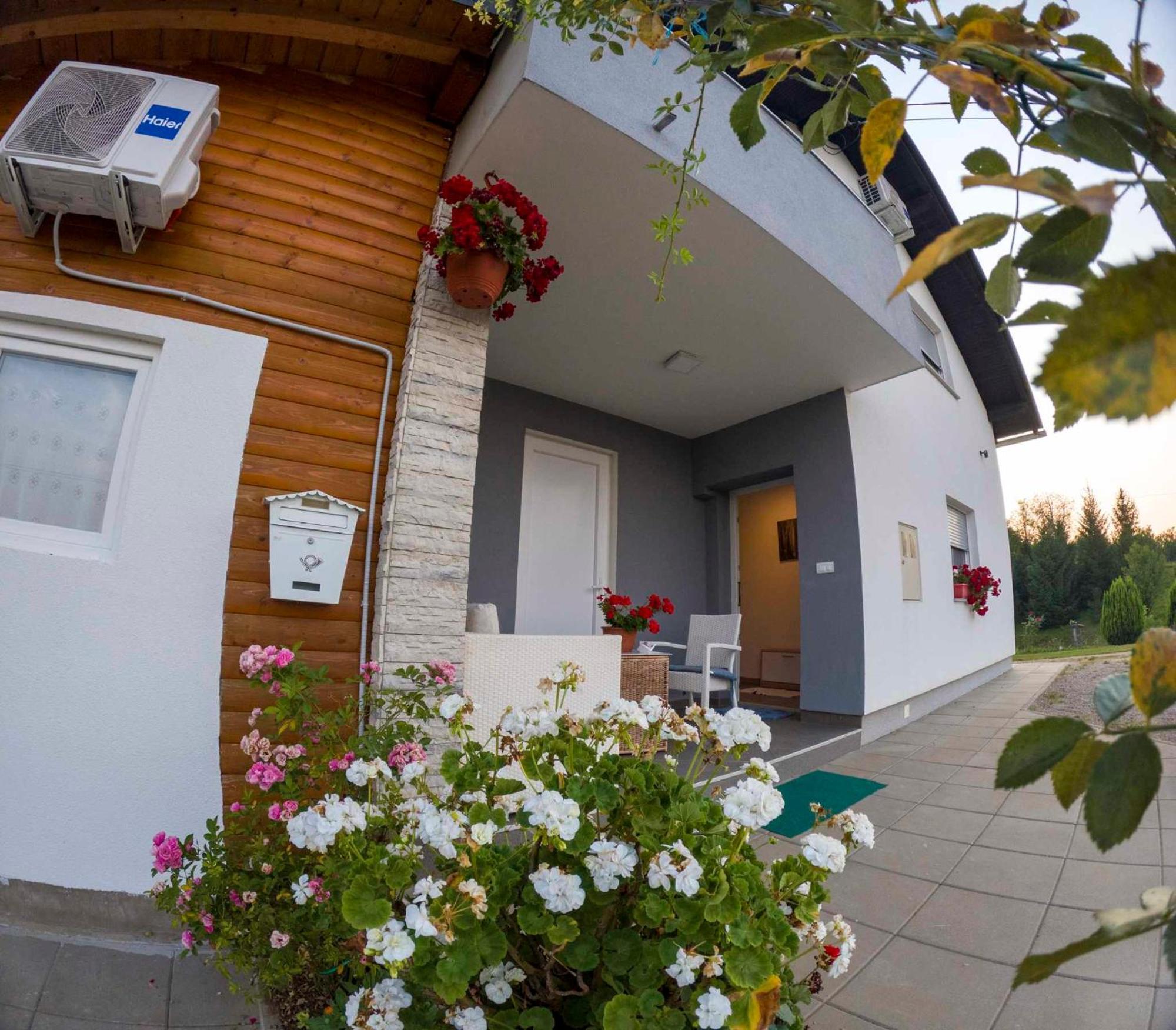 Apartment Nina Слуни Екстериор снимка
