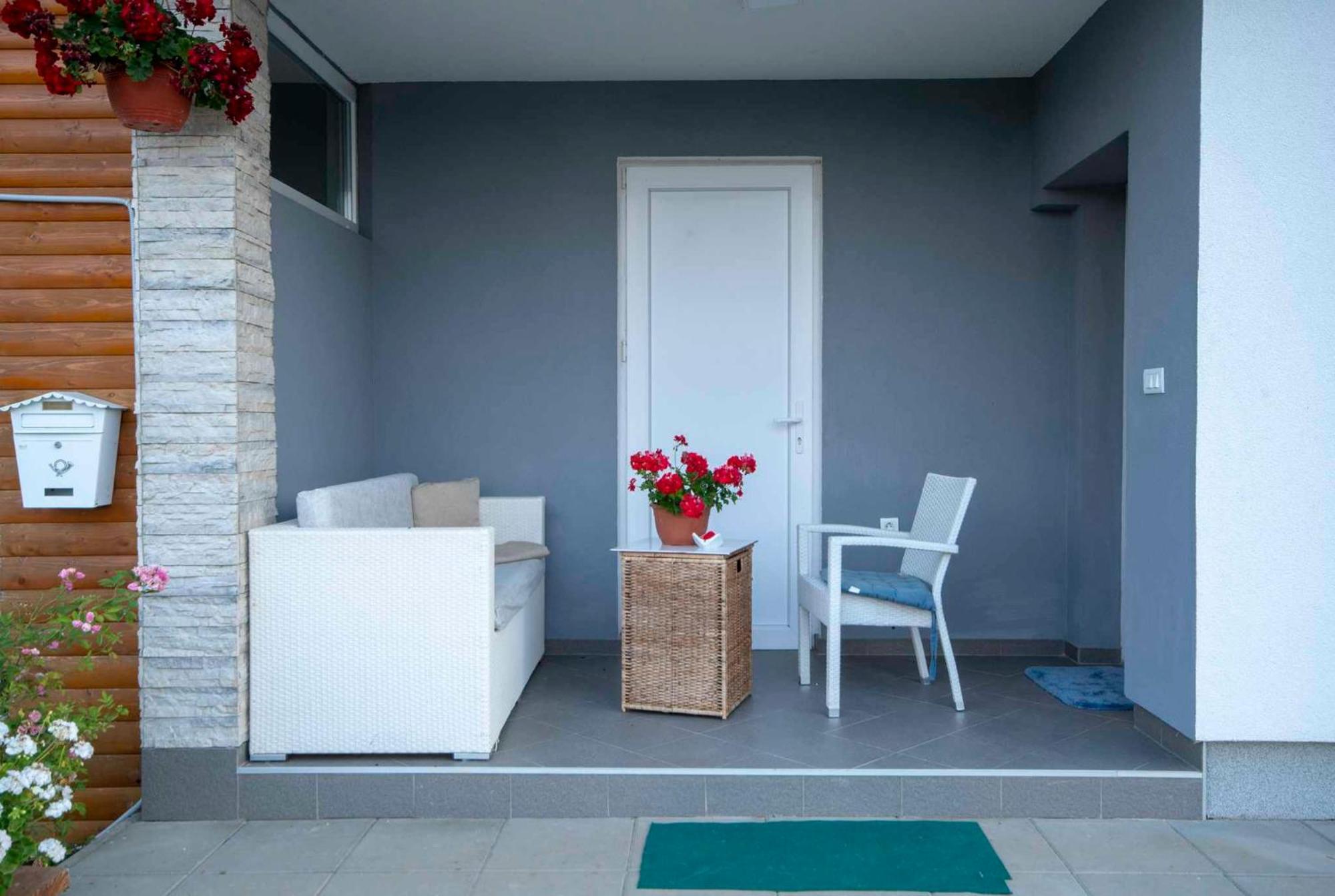 Apartment Nina Слуни Екстериор снимка