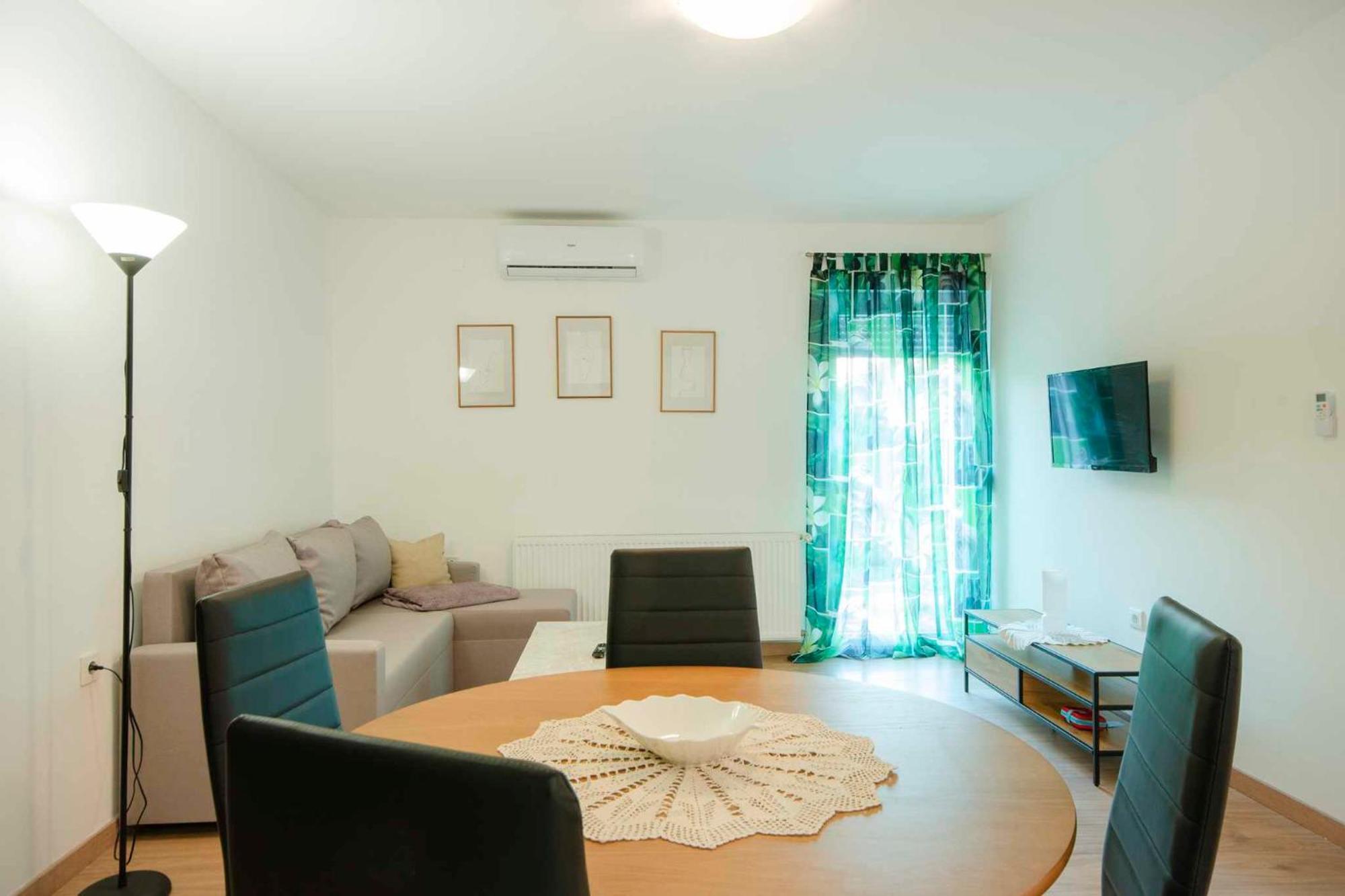 Apartment Nina Слуни Екстериор снимка